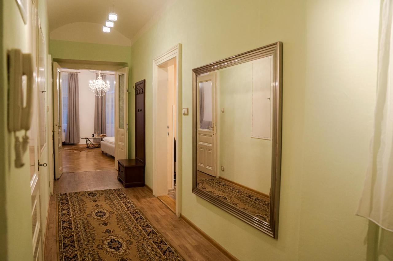 Helen Homestay Vaclavske Namesti Prága Kültér fotó