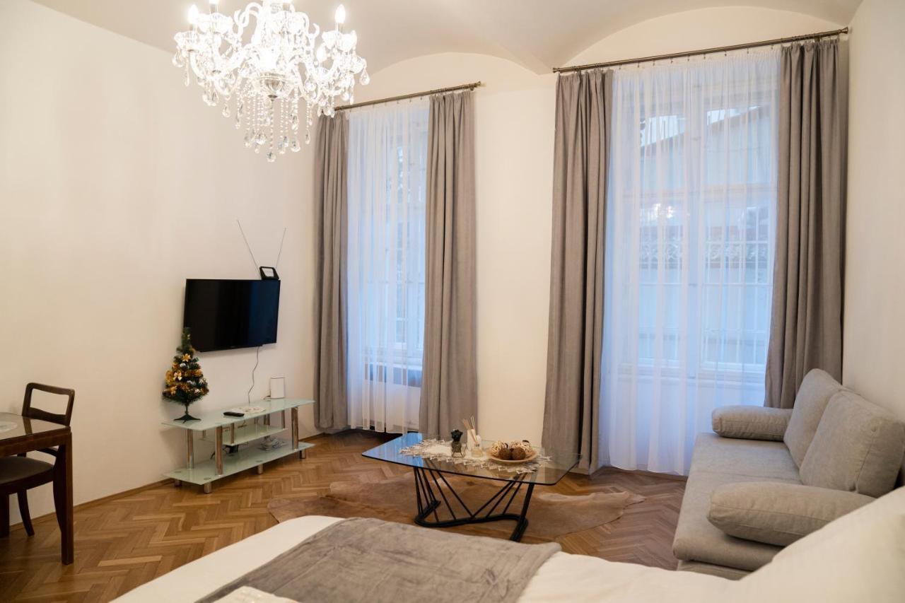 Helen Homestay Vaclavske Namesti Prága Kültér fotó